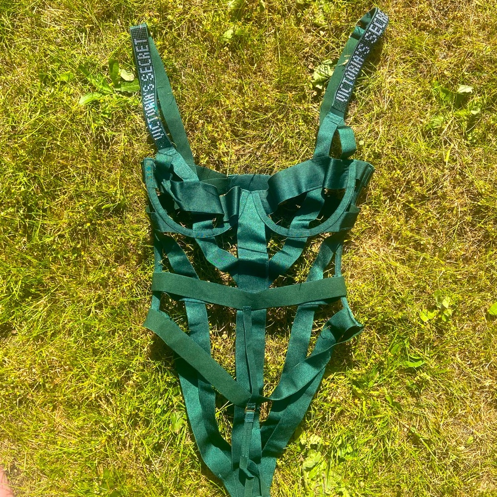 VICTORIAS SECRET GREEN STRAPPED LINGERIE